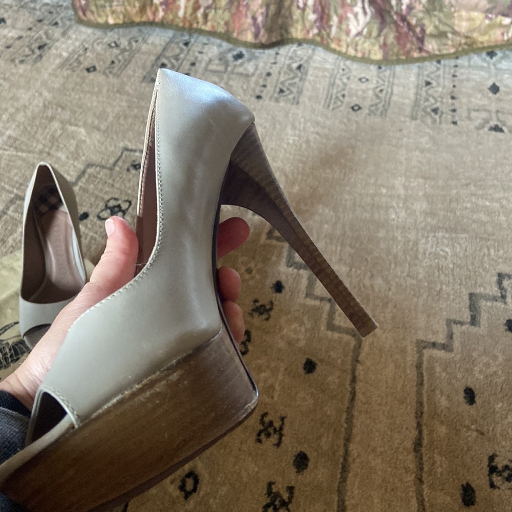 Burberry heels size 38. - Picture 2 of 6